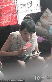 周冬雨吃瓜图片,瓜王降临！