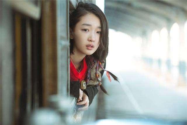 周冬雨吃瓜图片,瓜王降临！