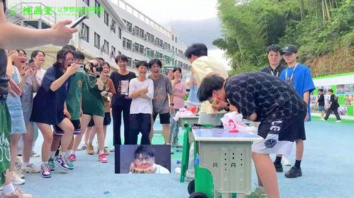 富宁篮球赛吃瓜,激情四溢，吃瓜群众围观精彩瞬间